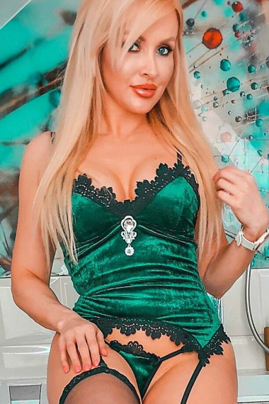 Exclusive green women's corset with black lace and thongs - Wonderfull Green2 Lolitta